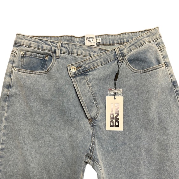 PRINCESS POLLY LIGHT WASH ASYMMETRIC STRAIGHT LEG HOLLY JEANS NWT- SIZE 12 - Picture 6 of 16